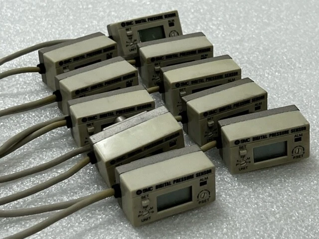 SMC Dgital Pressure Sensor GS40-M5 12 to 24VDC Used - Lot of 10 Pcs - Image 2 of 4