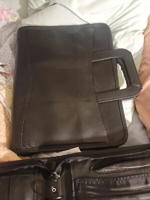 EXECUTIVE IMPRESSIONS 1/2'' 3 Ring Binder Briefcase With Carry Strap