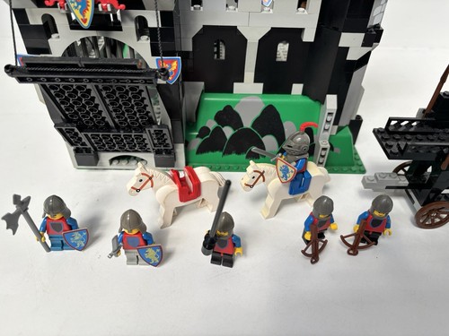 Vintage Lego Black Knights Castle 6086 Knights Minifigures, Horses & Dragon - Picture 7 of 22