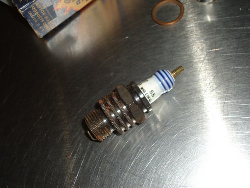 New NOS Vintage Blue Crown Spark Plug # 55 Motor Master - Picture 3 of 3