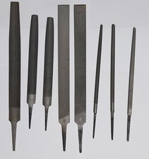 8 neuwertige Feilen - 2 Flachfeilen 3 Halbrundfeilen 2 Rundfeilen 1 Vierkantfeil