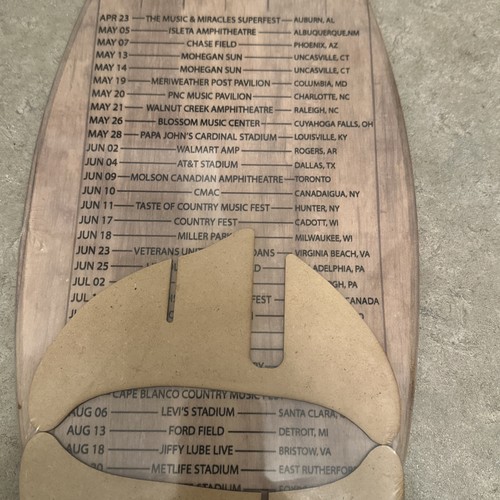 Kenny Chesney 20” Surfboard Spread The Love Sign / 2016 Tour Memorabilia - Picture 6 of 8