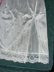 VTG NWT Vassarette White Satin Half Slip Sz SM Small Medium Lace 23&rdquo; Second Skin