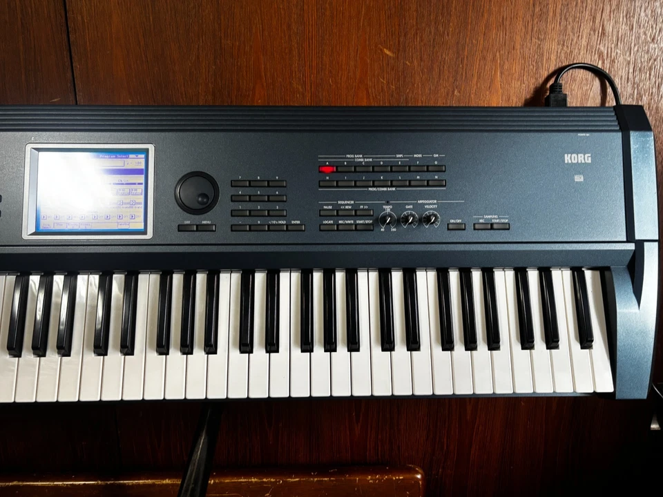 Korg TRITON Extreme 76-Key Music Workstation/Sampler New battery w/ case - Image 3 of 4