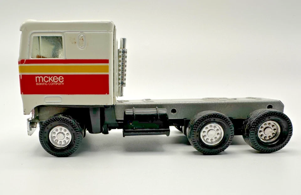 Ertl Kenworth McKee Bakery Truck Cab Only1:48 Little Debbie - Image 3 of 4