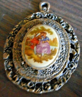  Fragonard Porcelain Limoges Courting Couple 24 K Gold Plated Wall Art Pendant