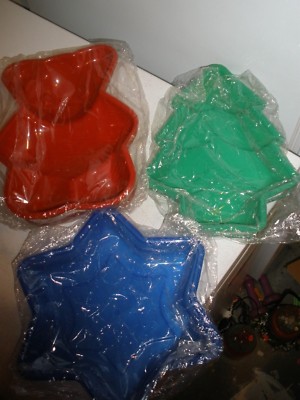 NEW Lot of 3 Silicone Cake Pans Red Bear, Blue Star, Green Christmas Tree (O46)