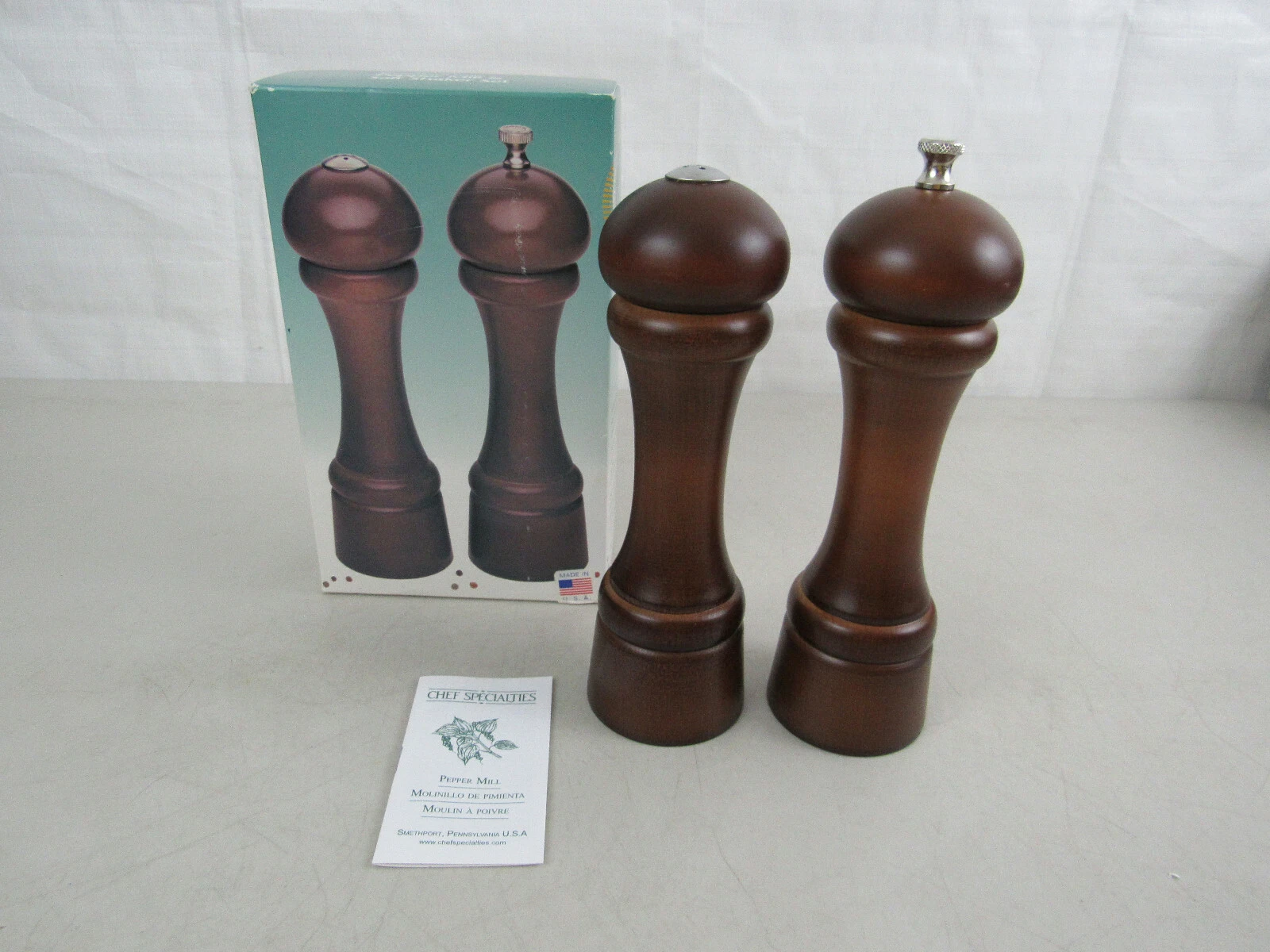 Chef Specialties 8" Windsor Pepper Mill & Salt Shaker Set - Walnut-New Open Box