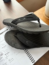 OAKLEY MENS SANDALS FLIP FLOPS SIZE 11