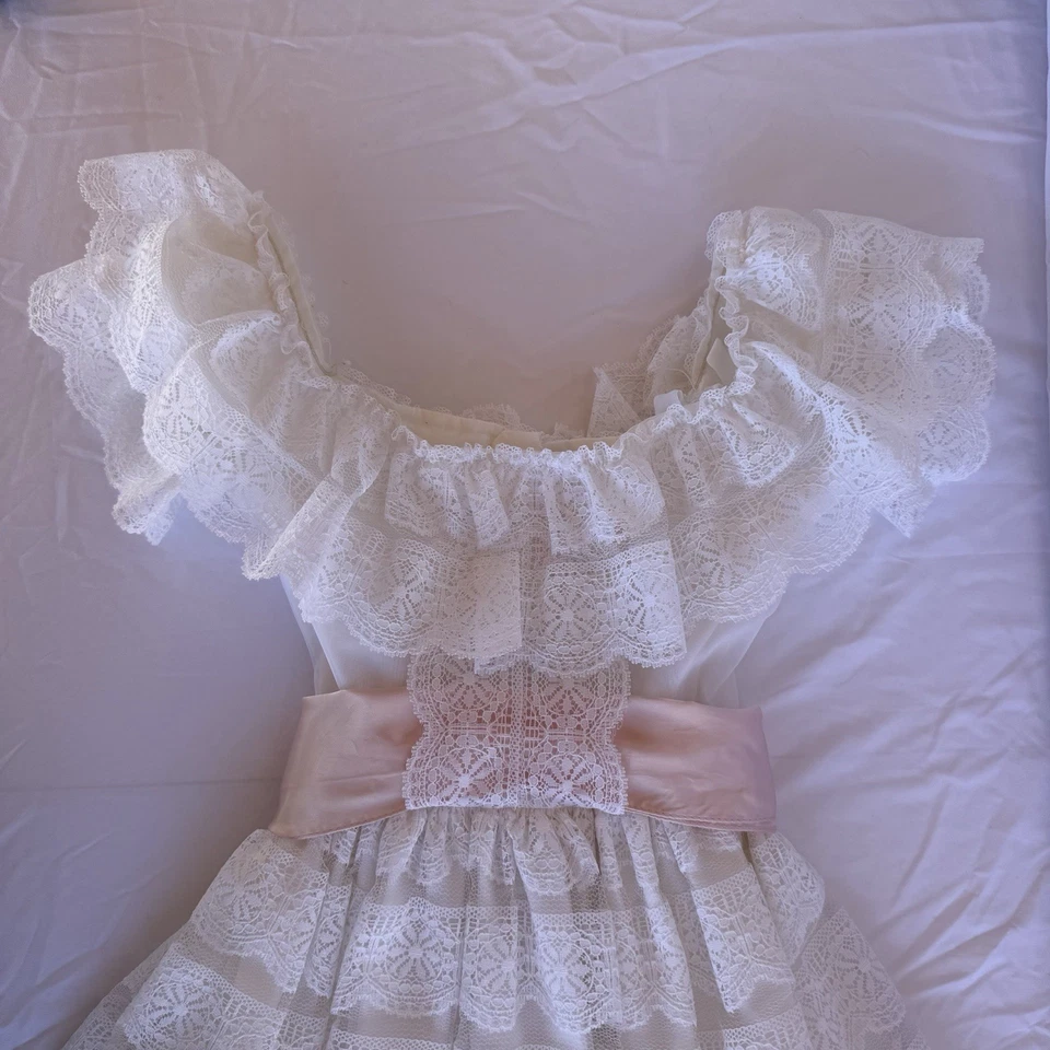Vestido de encaje blanco vintage para niña Martha’s Miniatures We’re Fussy talla 7 Foto 4 de 4