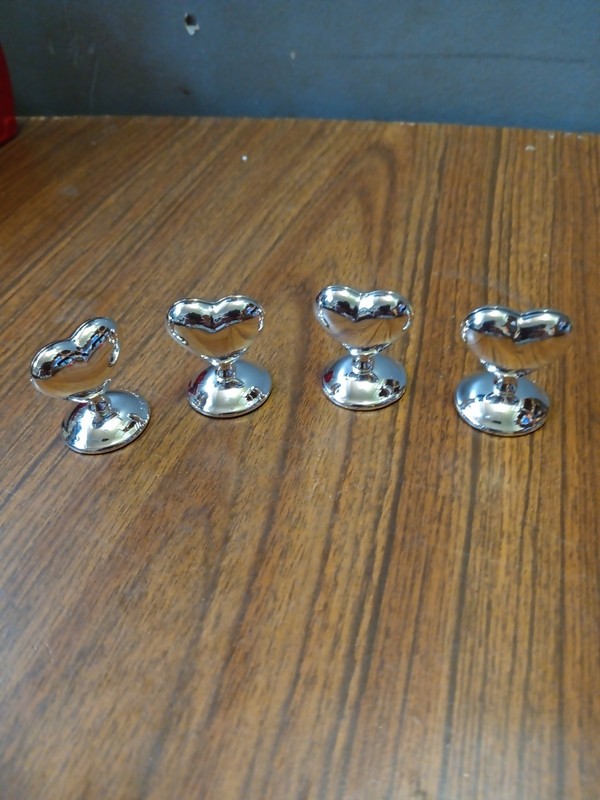 Silver  Tone Set of 4 Place Card Holders Hearts Shape