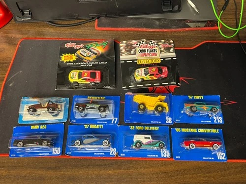 LOT OF VINTAGE 1991 HOT WHEELS COLLECTOR NUMBER BLUE/WHITE CARD SERIES 1982 CJ-7