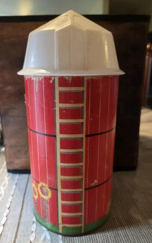 Vintage Fisher Price little people Silo for farm