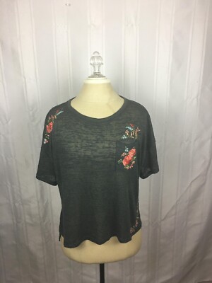Akemi + Kin Womens Short Sleeve Greem Floral Embroidered Cropped Shirt