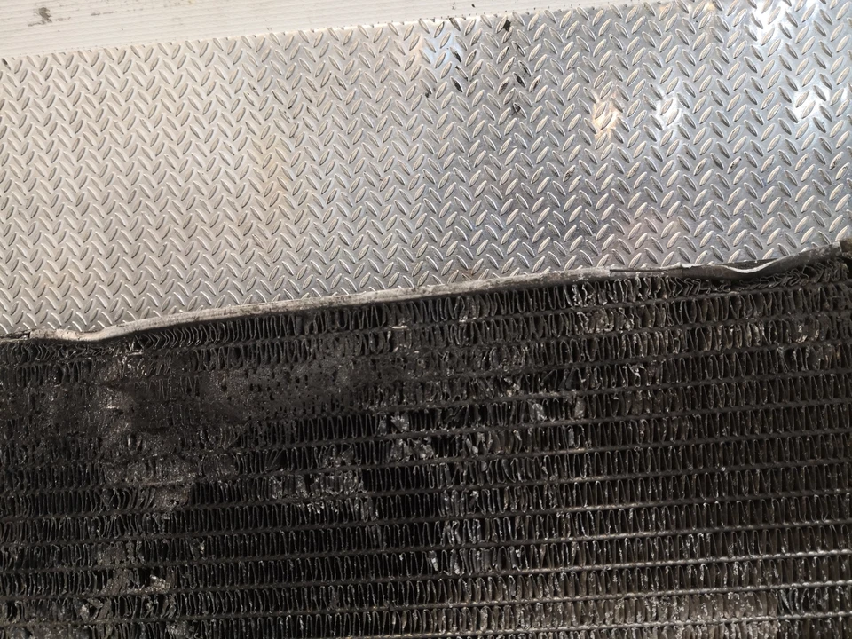 Radiador condensador aire acondicionado VOLVO XC90 D5 AWD 30665562 2,4 diésel 120 kw Foto 4 de 4