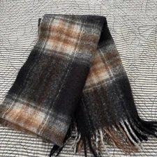 Mixology Oversized Blanket Scarf NWOT Camel And Black Plaid