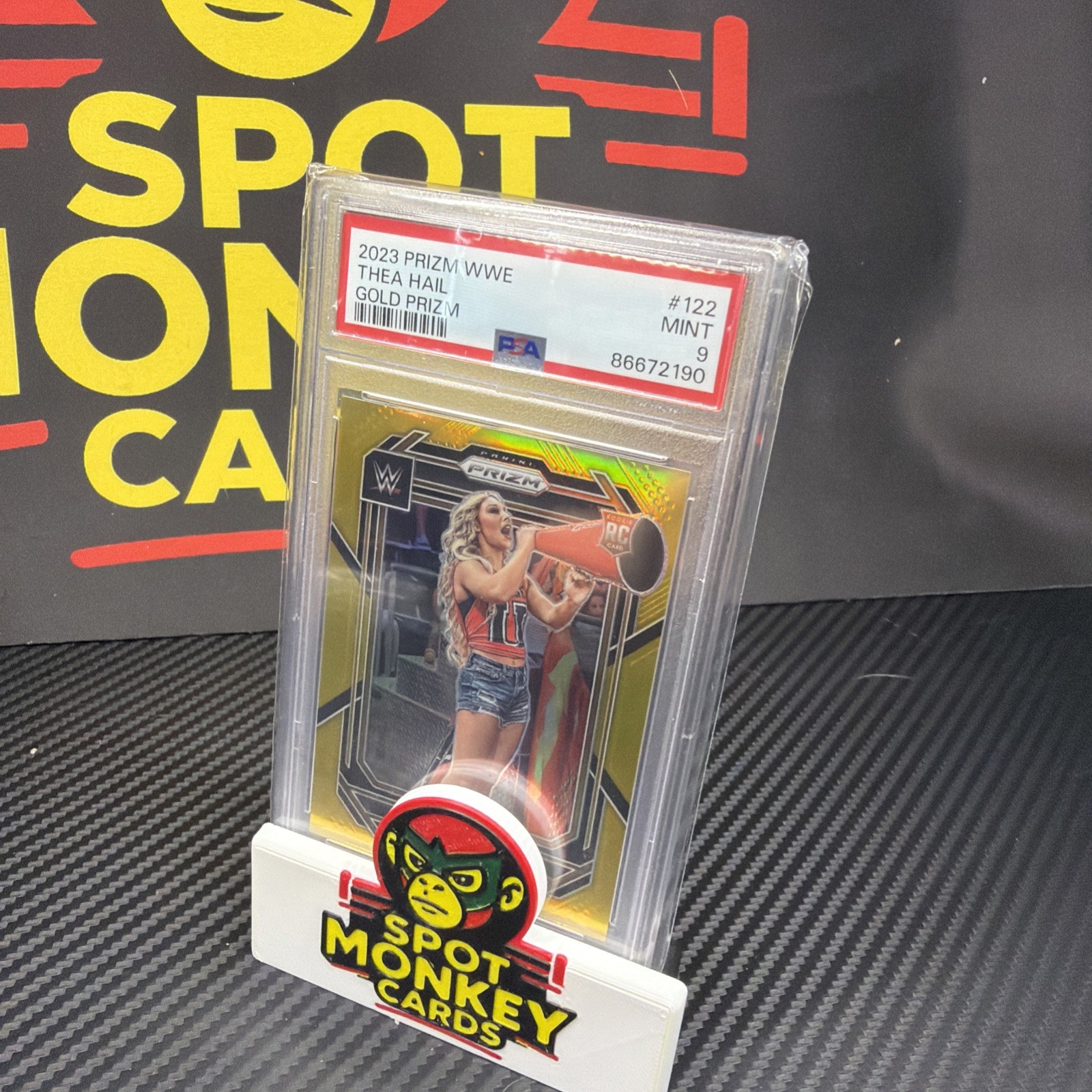 2023 Panini Prizm WWE Thea Hail #122 Gold Prizm /10 (RC)