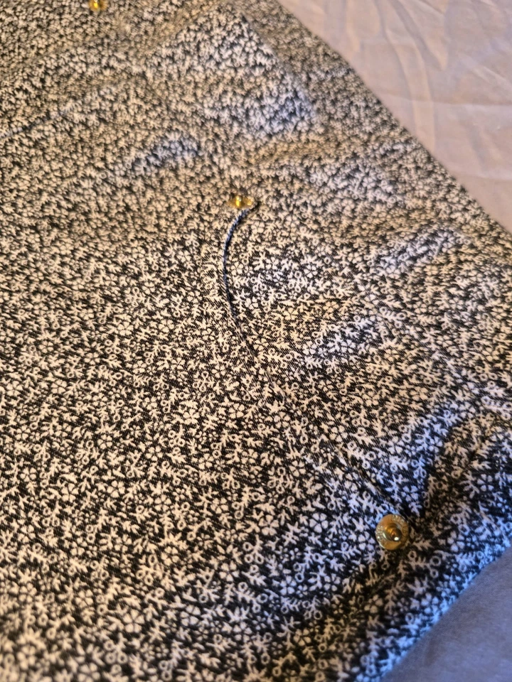 Pantalones Michael Kors negros blancos con estampado floral de hojas para mujer talla M usados en excelente estado bolsillos elásticos Foto 3 de 4