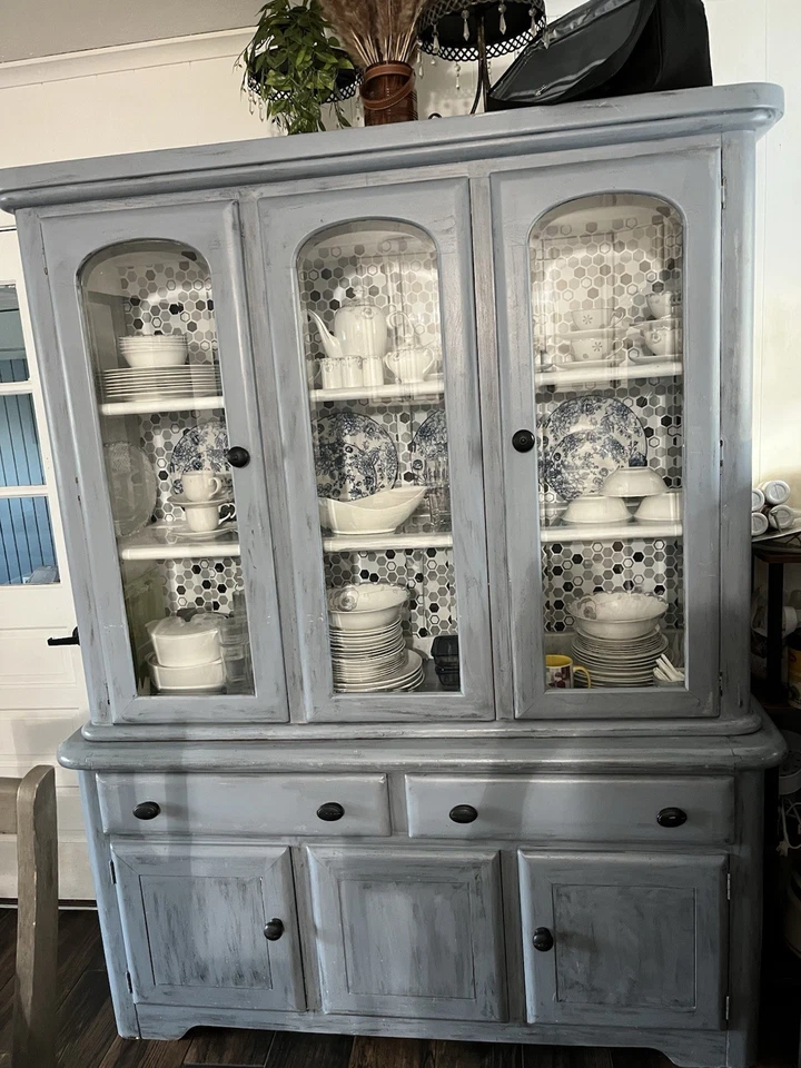 Blue With Black Touch China Cabinet. Two Pieces Very Good Condition.heavy - Image 2 of 4