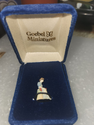 Goebel Olszewski Women's Series ''ROSES'' 614-P - in Box -1'' tall