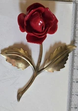 Vintage Gold Toned Stem Leaves Red Rose 🌹 Brooch Pin Scraf Jewelry Gift Love