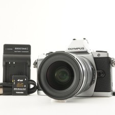 7,861 Shots OLYMPUS OM-D E-M5 Silver 12-50mm 4GB SDHC Card from Japan 10902