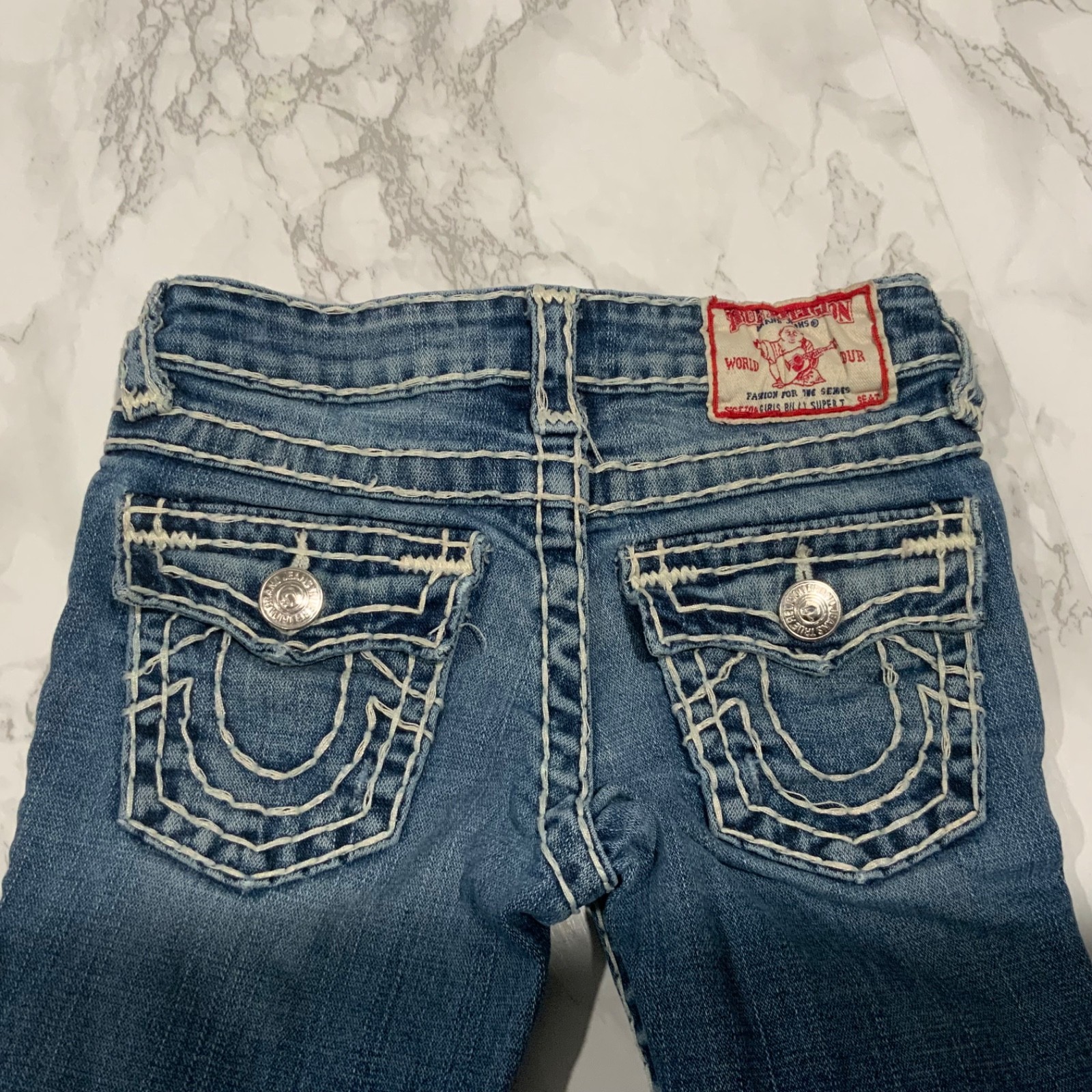 White Stitching Logo Billy Super T