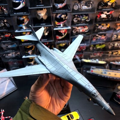 WLTK USAF EL28BW Rockwell B-1B Lancer Bomber 1/200 Diecast Flugzeugmodell