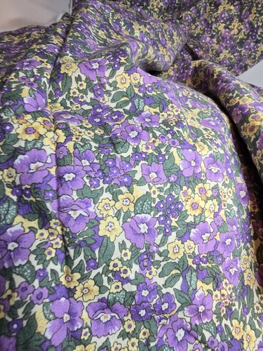 Vintage Small Floral Ozark Calicoby Fabri-Quilt Cotton 45"x 110" purple/yellow - Picture 2 of 6