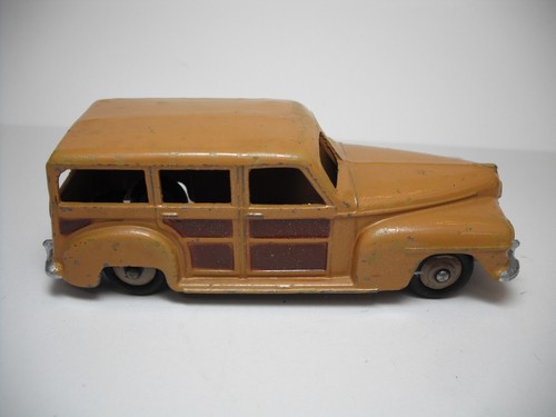 Dinky Toys 27f-G PLYMOUTH ESTATE CAR. V2 XLNT. SOME LIGHT WEAR AND TOUCH -UPS! - Picture 2 of 7