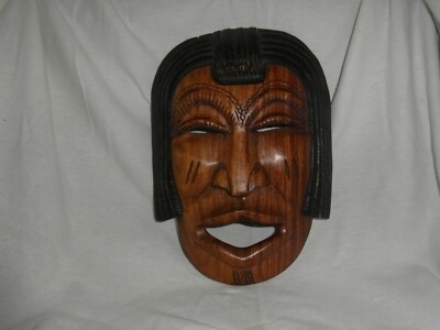 Handgeschnitzte Holzmaske