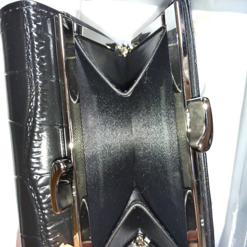 Cartera de Bolsillo Vivienne Westwood Patrón de Cocodrilo Multi-Tarjeta Negra - Imagen 13 de 14