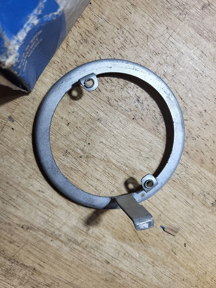 NOS 1960 年代福特野马方向盘喇叭环固定板 Oem Fomoco Nos — 第 2/2 张图片