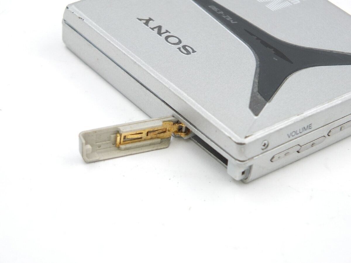 SONY MZ-E90 MD Walkman portable MINIDISC player w/Remote SONY MZ-E90 MD Walkman portable MINIDISC player w/Remote