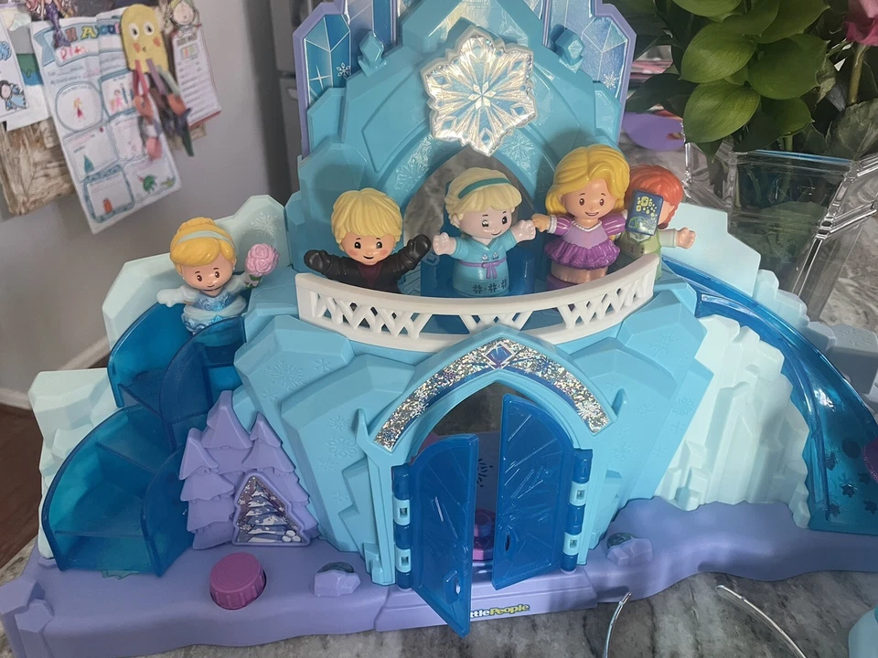 Disney Frozen Elsa's Castle Set, Muñeca Rapunzel, Corona, Monedero, ¡Princesas Extra! Foto 4 de 4
