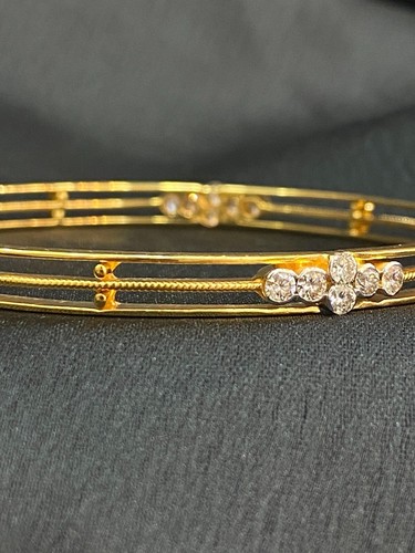 Exquisite 2.10 Cts F/VS1 Round Brilliant Cut Natural Diamonds Bangle in 14K Gold - Picture 9 of 12