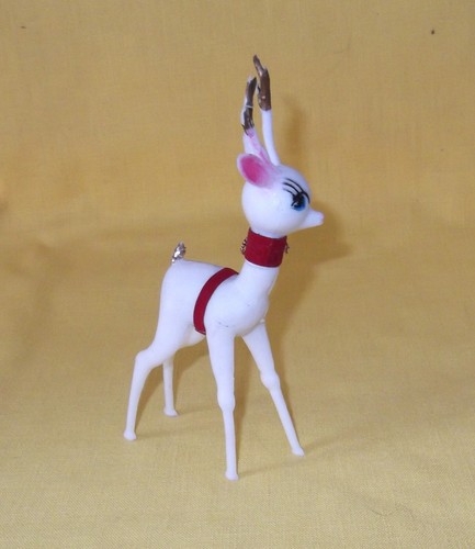 VINTAGE WHITE PLASTIC CHRISTMAS REINDEER FIGURE - Picture 3 of 4