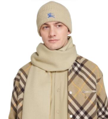 ニットキャップ・ビーニー BURBERRY KHAKI CASHMERE BEANIE HAT Burberry Logo Graphic Cashmere Blend Beanie toque winter hat