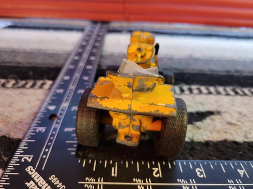 Ertl Cub Cadet Lawn Tractor 1/16 Diecast Replica Collectible - Picture 7 of 9