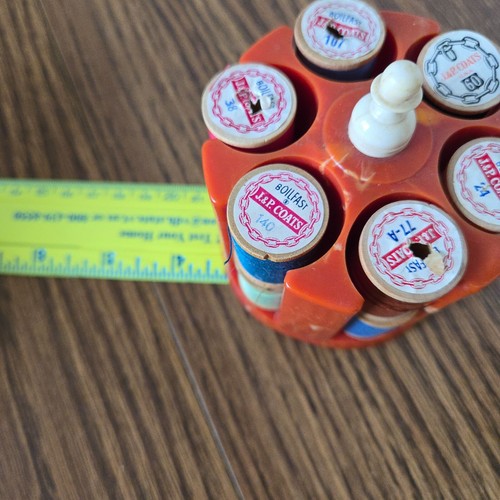 Vtg Marbled Red - Thread Caddy w/ 12 Wooden Spools - bakelite? Please read! - Picture 16 of 16