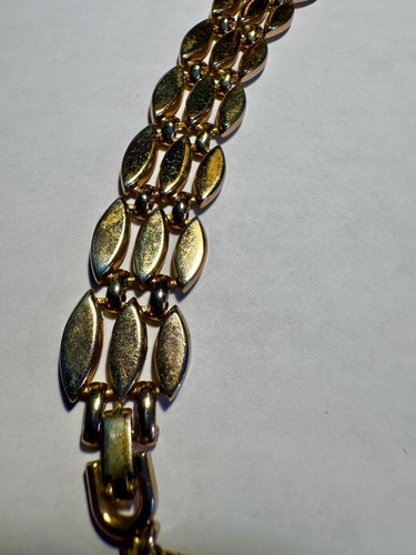Vintage Monet Pendant Necklace 18 inch, Gold Tone - Picture 6 of 7