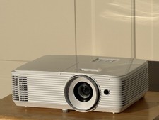 Optoma HD28HDR 1080p Gaming Projector - 4K Input HDR 120Hz - ONLY 3 LAMP HOURS