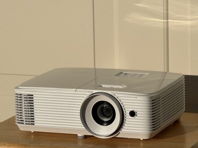 Optoma HD28HDR Native 1080p Projector (4K Input Support) - BARELY USED - 3 HRS
