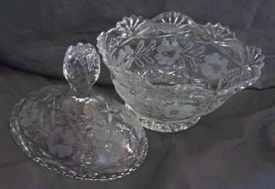 Vtg Oval Heavy Lead Glass Cut Crystal Large Lidded Candy Or Nut Dish Etched Leaf