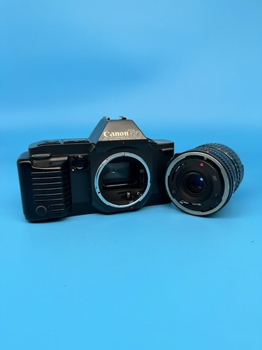 Canon T70 fotocamera reflex pellicola 35 mm con obiettivo zoom Canon 35-70 mm f/3.5-4.5 - TESTATA - Foto 9 di 12