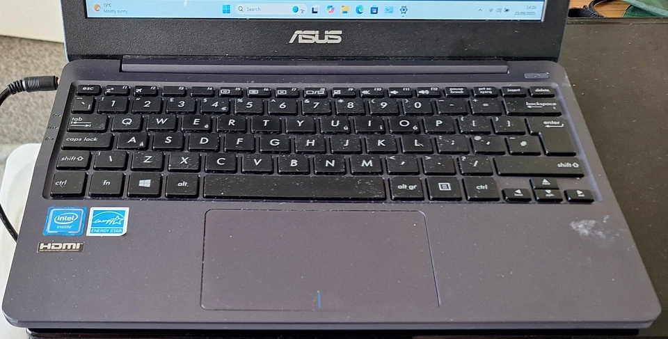 ASUS VIVOBOOK E203N CELERON 2GB RAM BLUETOOTH WEBCAM HDMI W11 SPARES / REPAIRS - Image 2 of 4