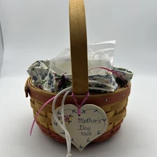 1998 Longaberger Mother’s Day Small Basket with Liner Protector & 2 Tie Ons
