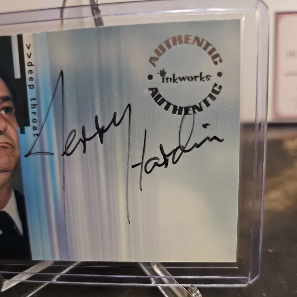 THE X-FILES 2001 SEASONS 4 AND 5 A3 JERRY HARDIN AS DEEP THROAT AUTOGRAPH - Image 3 of 4