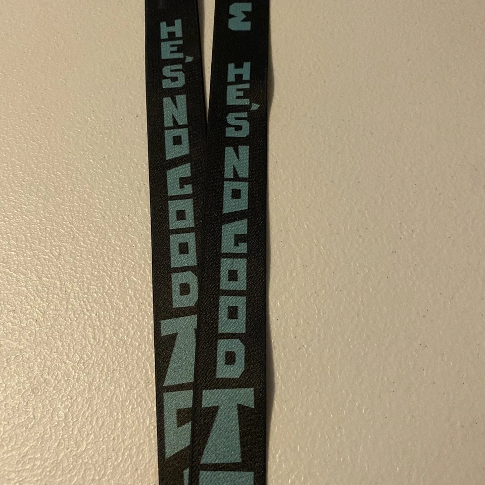 Star Wars The Mandalorian Bounty Hunter Lanyard He’s No Good To Me Dead ID Insignia Foto 3 de 4