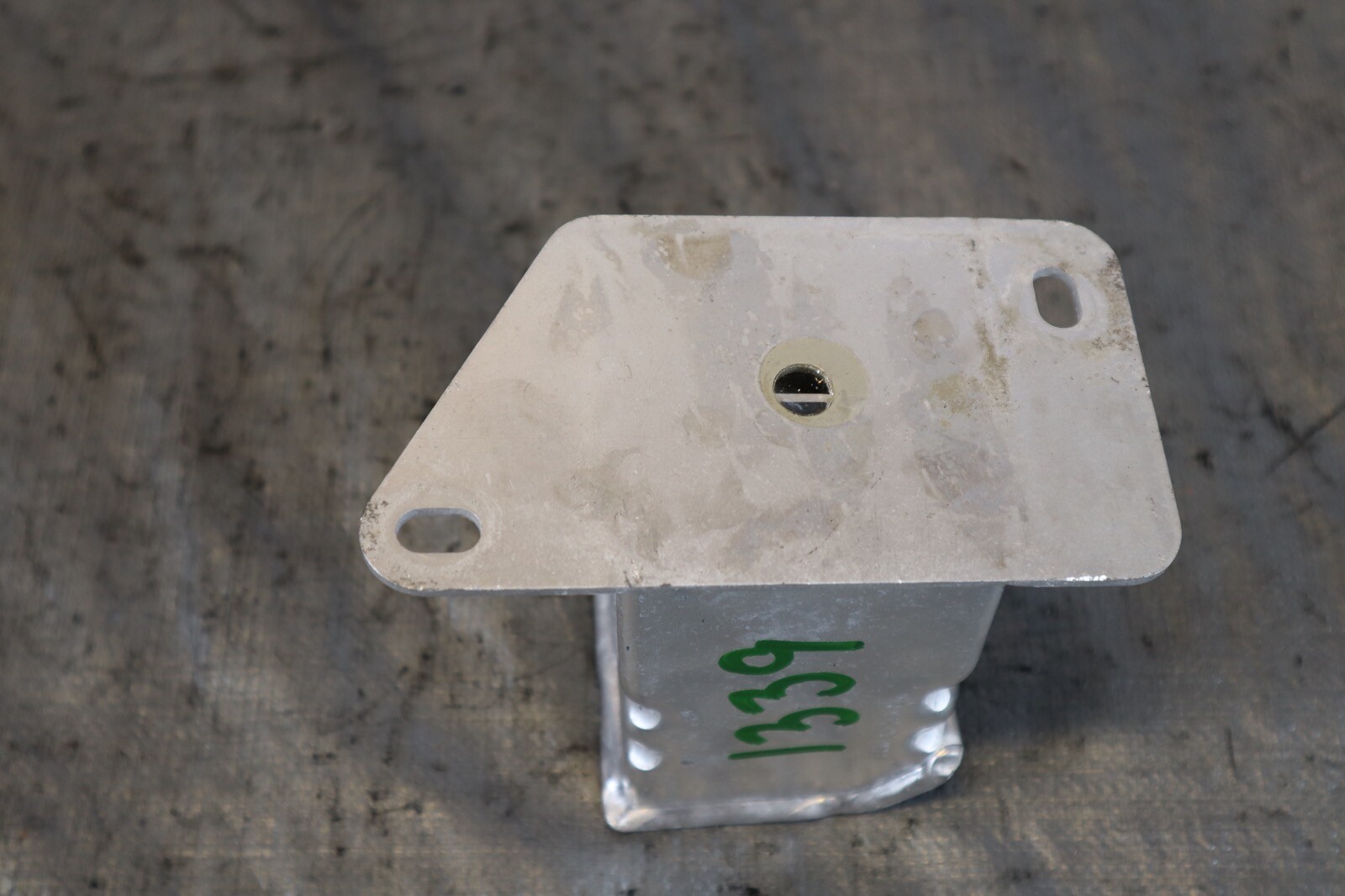 2014 AUDI R8 V8 QUATTRO AWD 4.2L OEM LH FRONT DEFORMATION ELEMENT BRACKET #1339